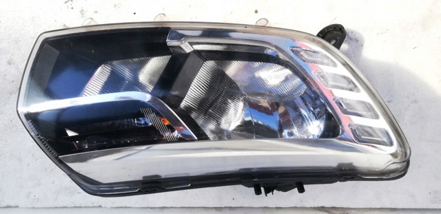 Фара передня права 260100697R RENAULT