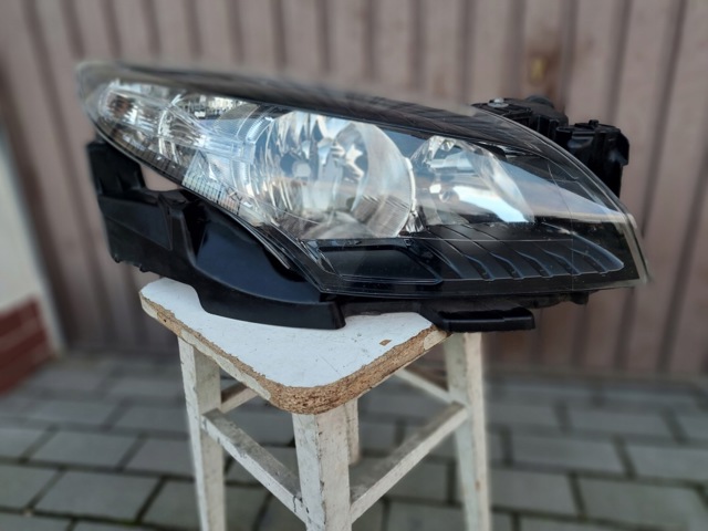 Фара передня права 260102973R RENAULT