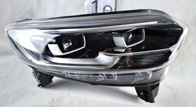 Фара правая 260108354R RENAULT