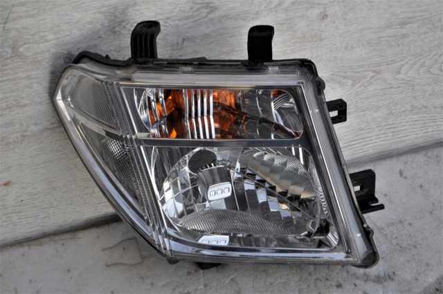Права блок фара 26010EB30A NISSAN