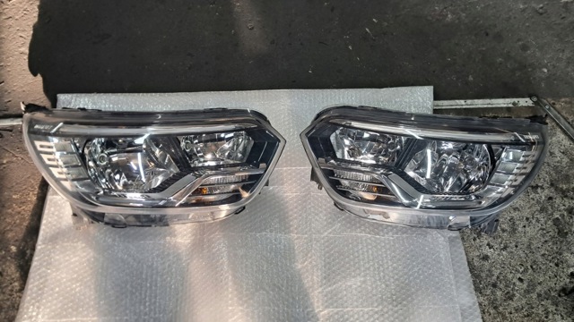 Основна фара в зборі ліва 260600331R RENAULT