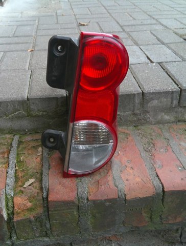 Задні ліхтарі 26550BJ00A NISSAN