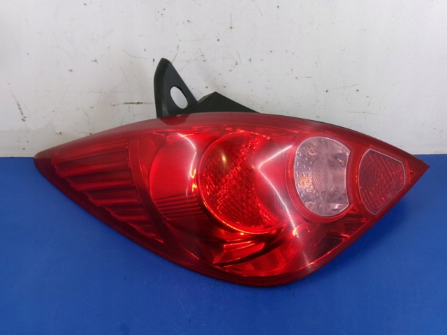 Задня ліва фара 26555EM01A NISSAN