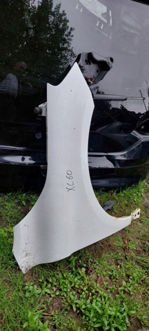 Переднє праве крило 30762402 VOLVO