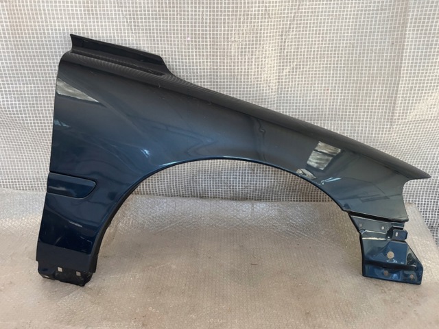 Переднє праве крило 30796493 VOLVO