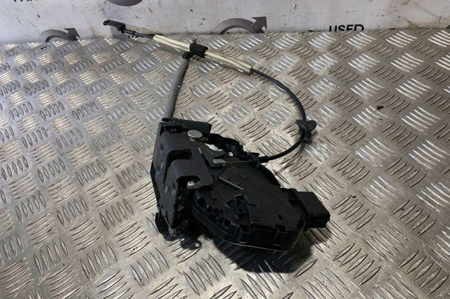 Замок водійських дверей 30799315 VOLVO