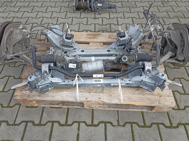 Підрамник передній 31106883131 BMW