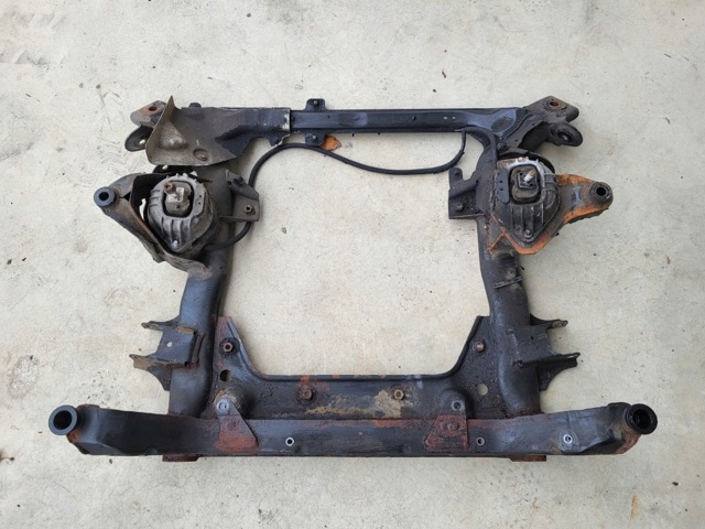 Передня балка 31116776763 BMW