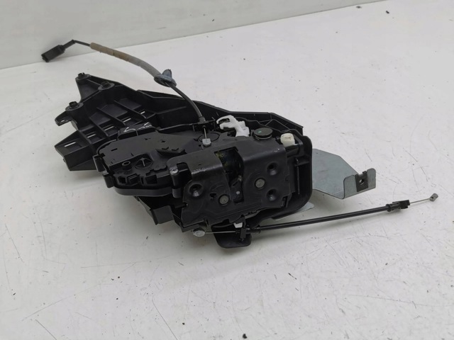 Замок двері правої передньої 31253666 VOLVO