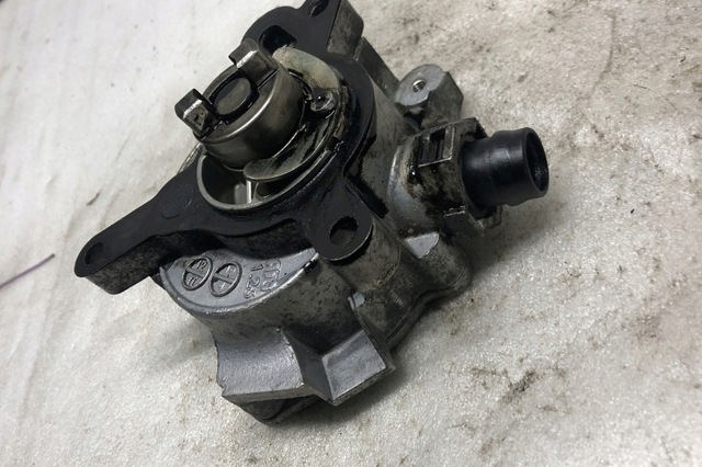 Насос вакуумний 31316688 VOLVO