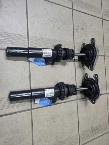Стійка передня права 31316887106 BMW