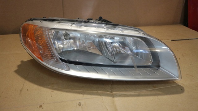 Фара правая 31383543 VOLVO