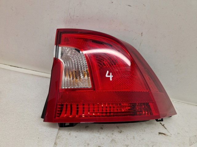 Фара задня права зовнішня 31395931 VOLVO