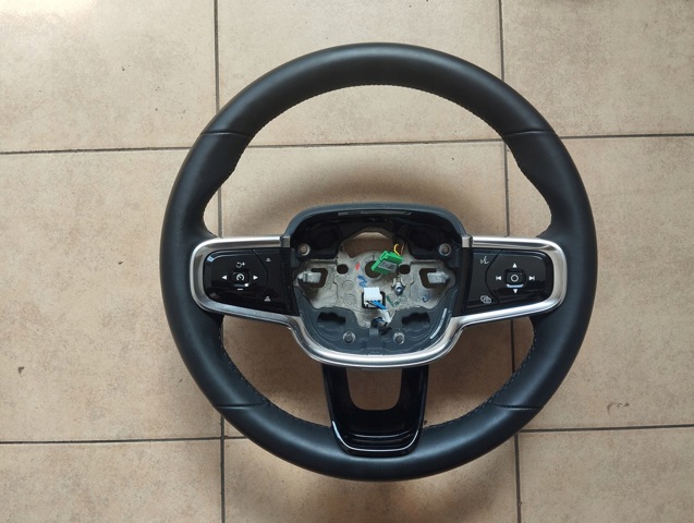 Руль 32333823 VOLVO