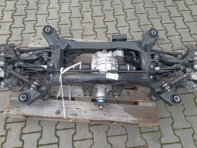 Балка задньої підвіски поперечна 33318837913 BMW
