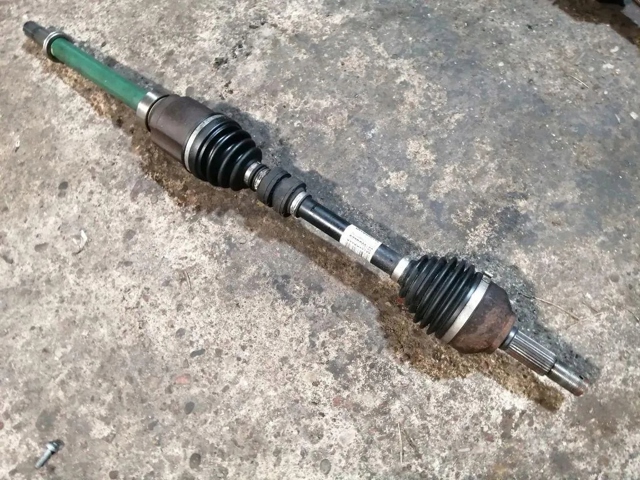 Привід правий 39100BB22C NISSAN
