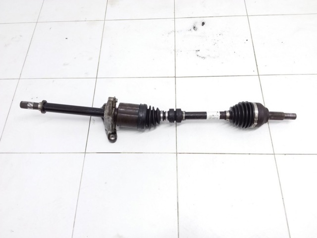 Привід правий 39100JD52B NISSAN