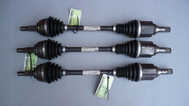 Піввісь передня ліва 391017832R RENAULT