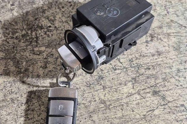 Кінцевий вимикач замку запалювання 3C0905843N VAG