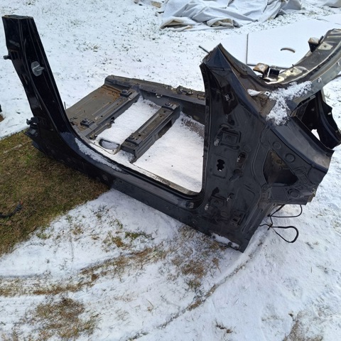 Боковина кузова права 41217352036 BMW