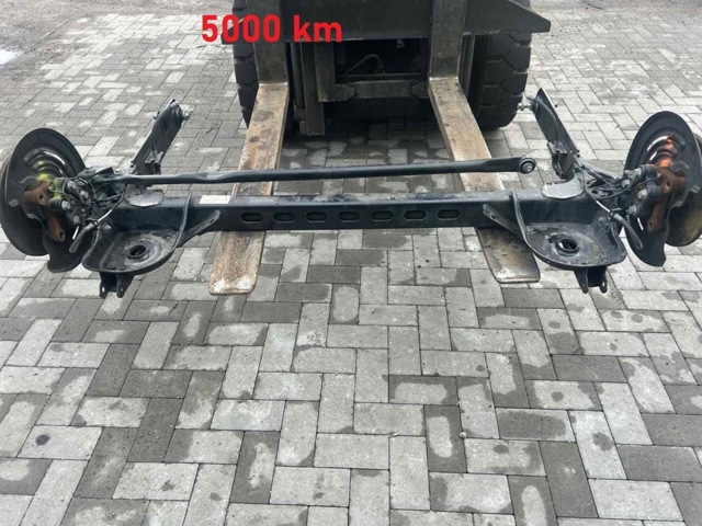 Цапфа поворотна права 430421801R RENAULT