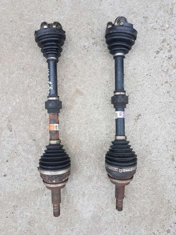 Привід передній правий 434100T030 TOYOTA