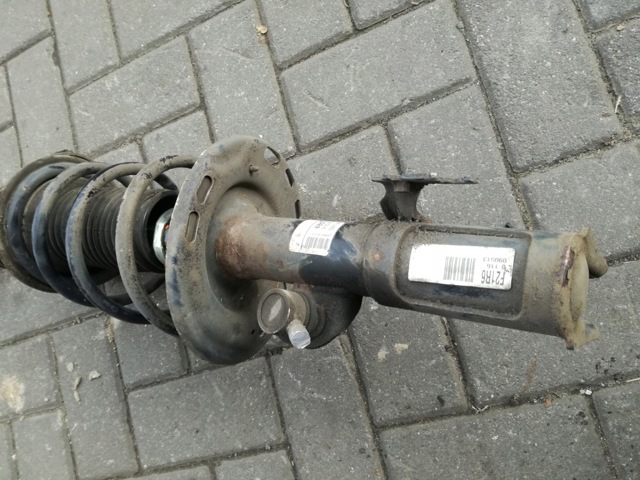Стійка передня права 4851005310 TOYOTA