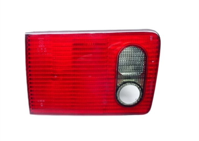 Решітка переднього бампера, ліва 4D0945094 VAG