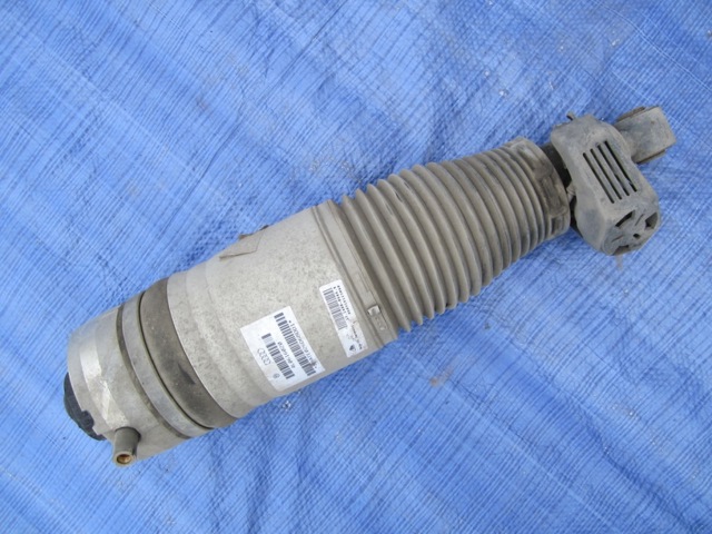 Стійка задня права 4L0616020 VAG