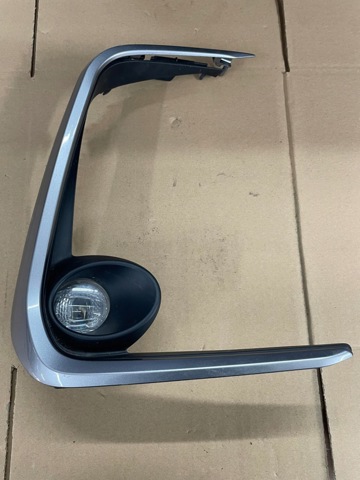 Молдинг переднього бампера, правий 5212502390 TOYOTA