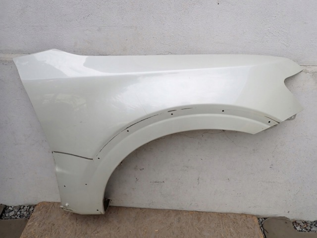 Переднє праве крило 5220D618 MITSUBISHI