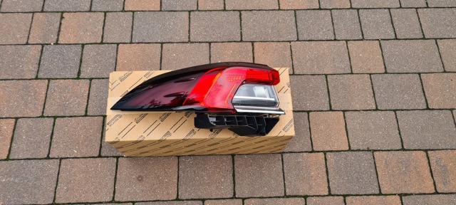 Лівий кронштейн заднього бампера 5256302180 TOYOTA