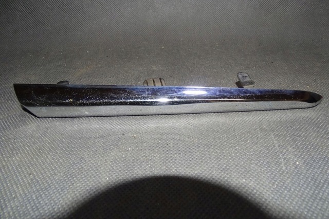 Молдинг переднього бампера, правий 531230D370 TOYOTA