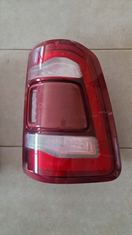 Ліхтар задній правий 55112990AB CHRYSLER
