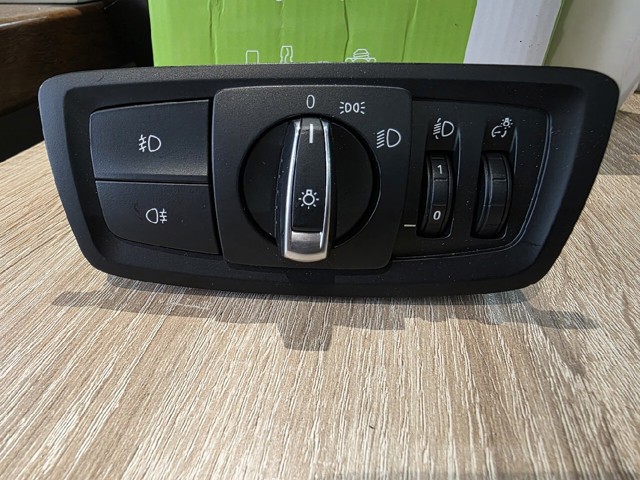 Перемикач світла фар, на "торпеді" 61316847518 BMW
