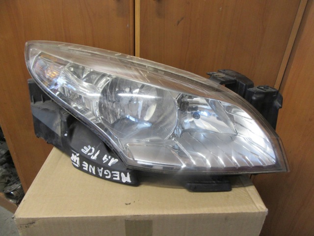 Кронштейн бампера переднього, правий 622220003R RENAULT