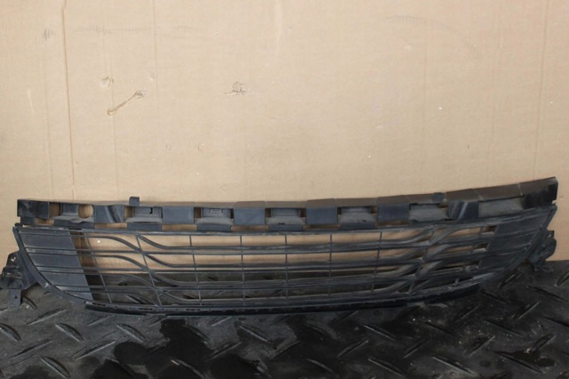 Решітка переднього бампера 622540001R RENAULT