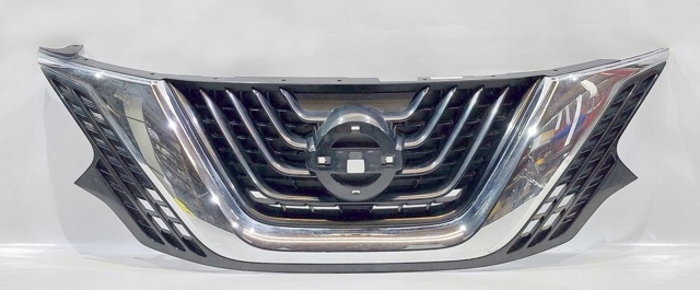 Решітка радіатора 623105AA0A NISSAN