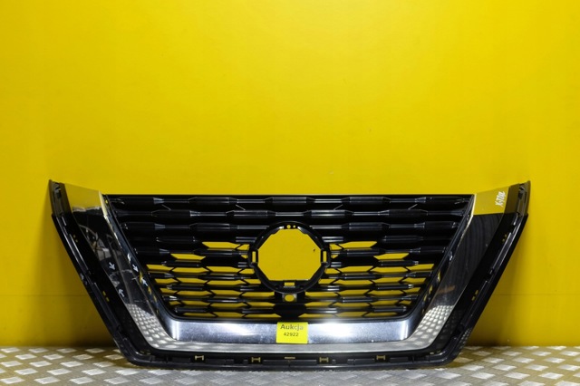 Решітка радіатора 623106RR0A NISSAN