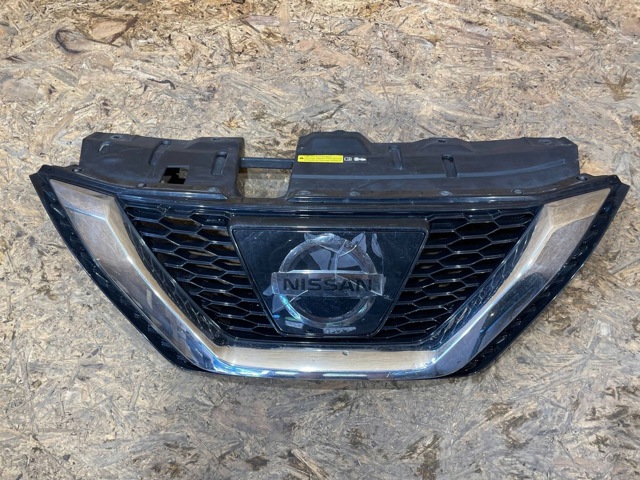 Решітка радіатора 62310HV00A NISSAN