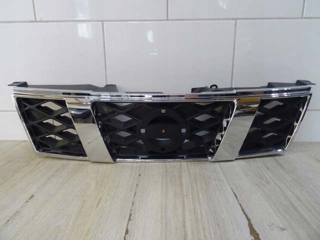 Захисна решітка радіатора 62310JG40A NISSAN