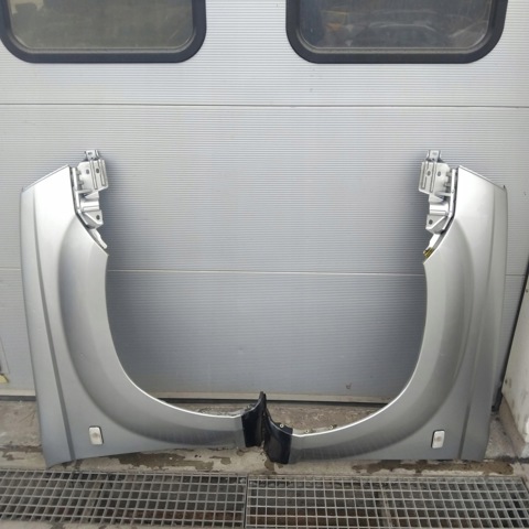 Переднє праве крило 631128H400 NISSAN