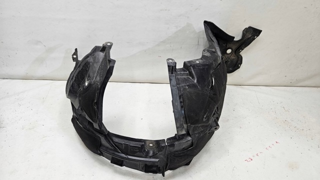 Підкрилки передні праві 638424CB0B NISSAN