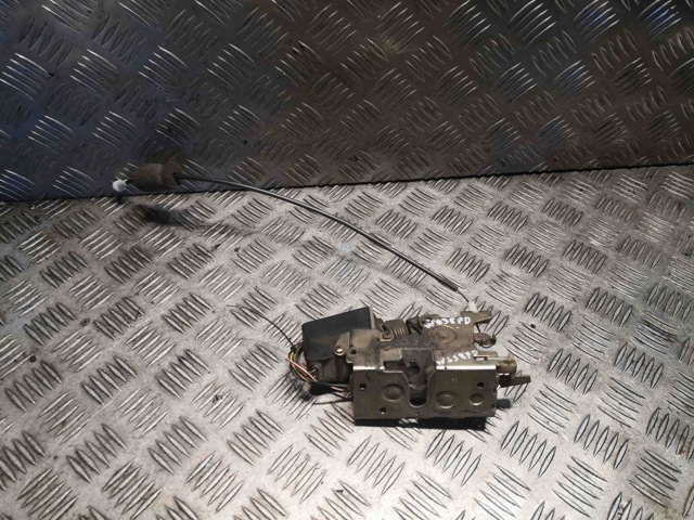 Замок передніх пасажирських дверей 6387200335 MERCEDES