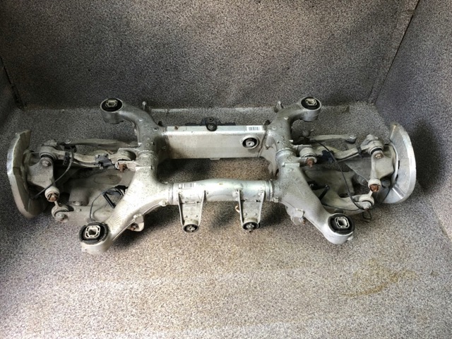 Цапфа поворотна права 6780066 BMW