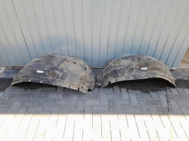 Підкрилок переднього крила, правий 68275896AE CHRYSLER
