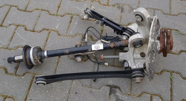 Цапфа поворотного кулака 6865661 BMW