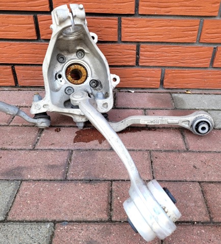 Цапфа поворотна ліва 6878611 BMW