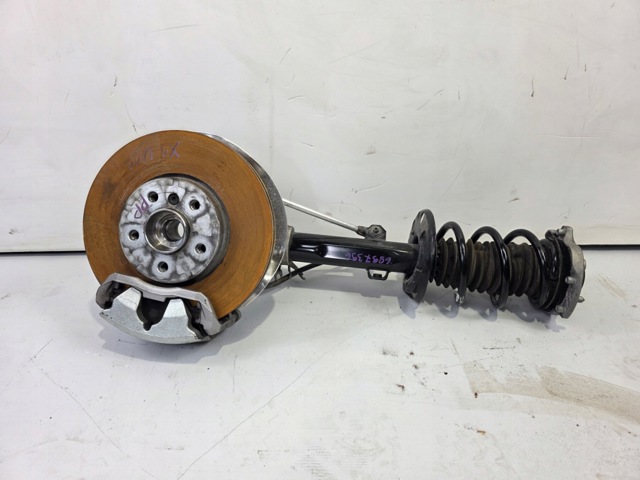Цапфа поворотна права 6890180 BMW