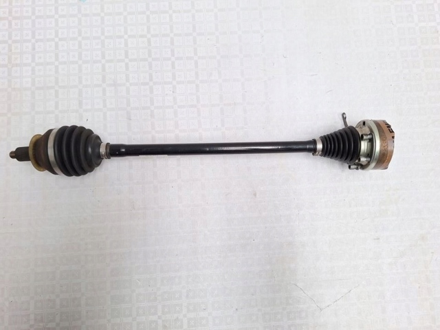 Піввісь передня, права 6C0407272G VAG